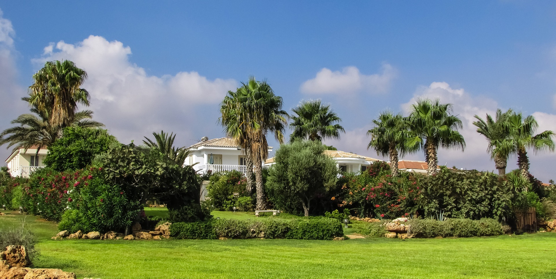 Недвижимость и вид на жительство на Кипре и других странах